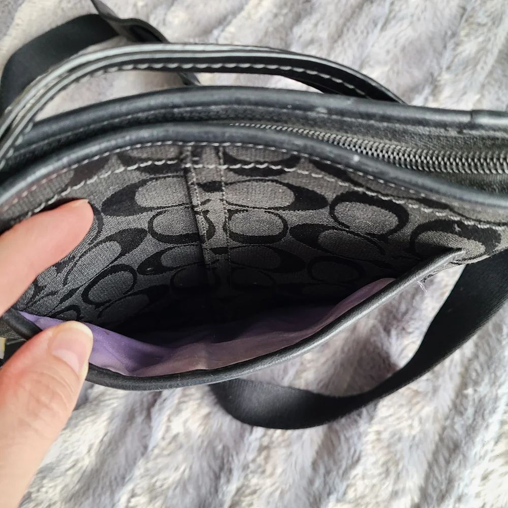 ❌️SOLD❌️ Coach Signature Crossbody Bag - Black - Picture 5 of 10